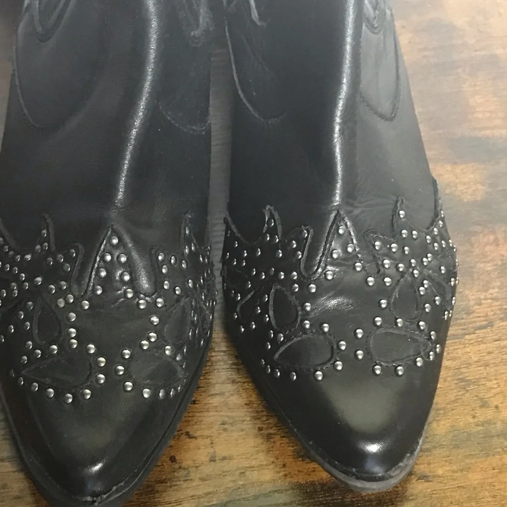 Matisse Amuse Society Back Stage Western Ankle Booties Womens 6M Black Studded